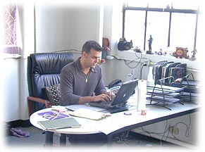 aa_digger_office.jpg - 16097 Bytes
