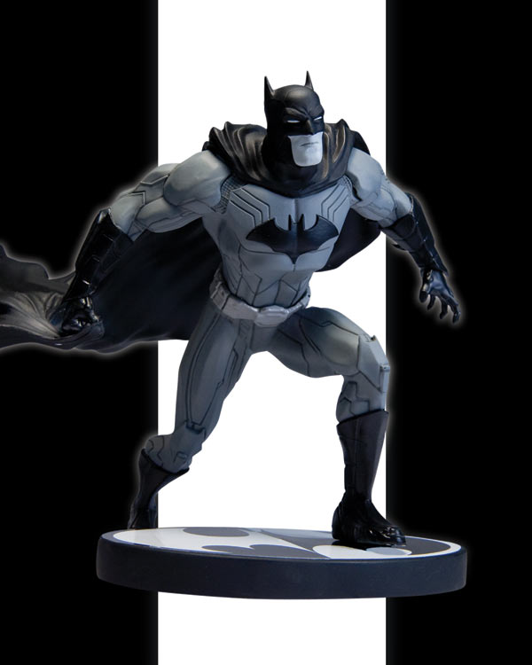 BATMAN BLACK AND WHITE: THE NEW 52 BY JIM LEE STATUE