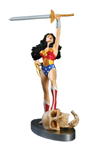 JLA COVER TO COVER STATUE: WONDER WOMAN