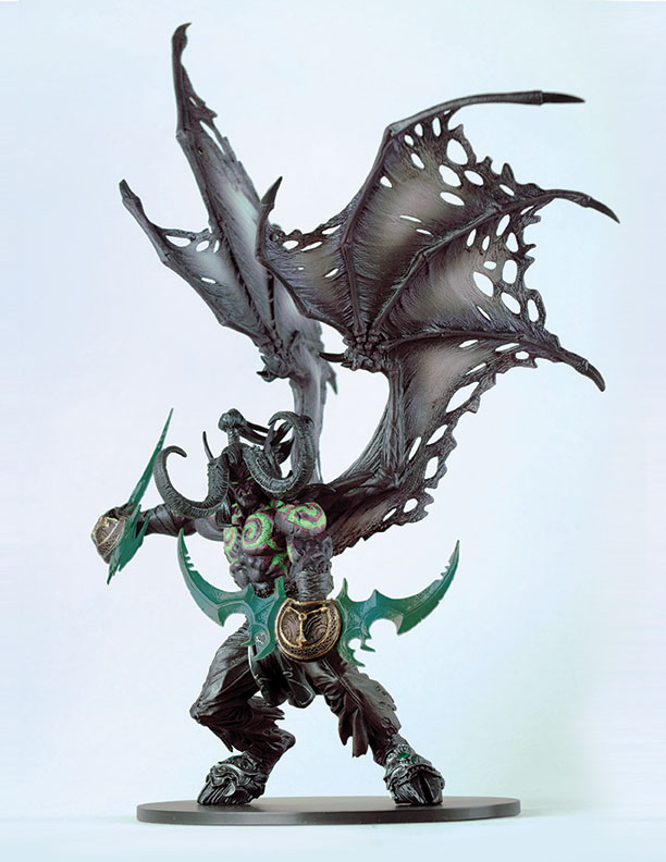 WORLD OF WARCRAFT DELUXE COLLECTOR FIGURE: ILLIDAN (DEMON FORM)