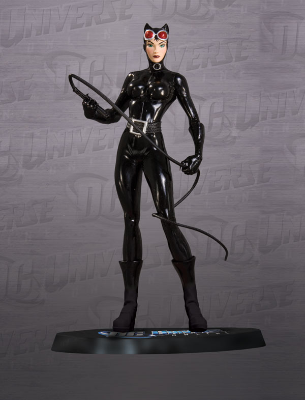 DC UNIVERSE ONLINE STATUE: CATWOMAN