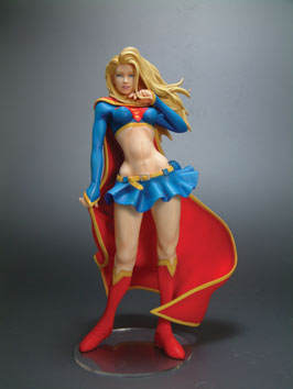 SUPERGIRL VINYL STATUE