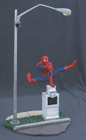 PREMIER COLLECTION: SPIDER-MAN STATUE