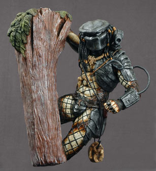 PREDATOR WALL STATUE