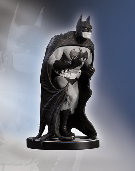 BATMAN: BLACK & WHITE STATUE