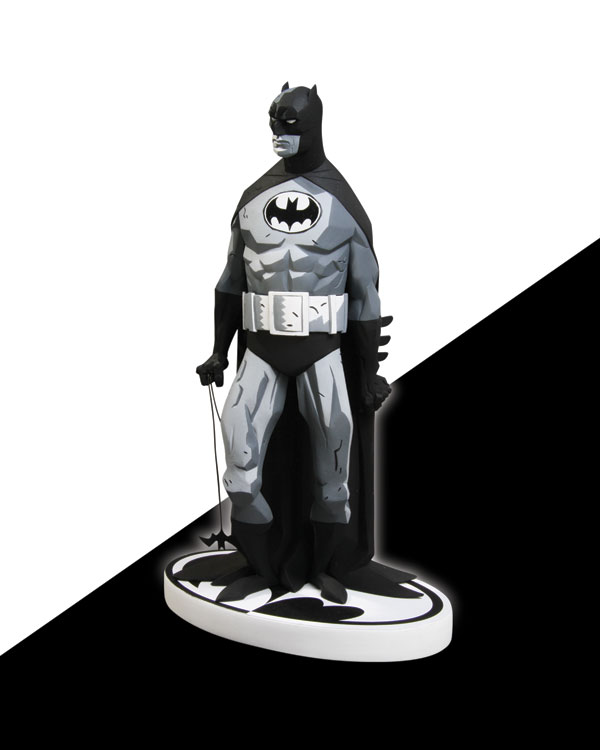 BATMAN BLACK & WHITE STATUE: BATMAN BY MIKE MIGNOLA (VARIANT)