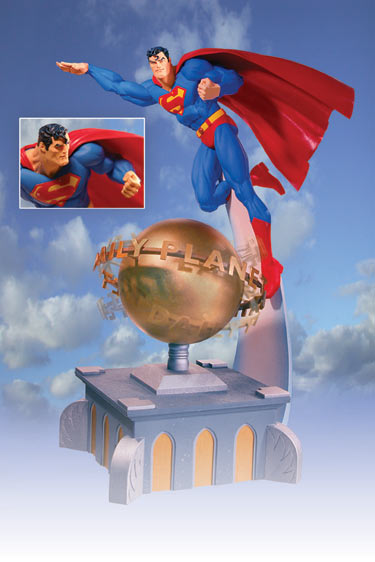 SUPERMAN DELUXE STATUE