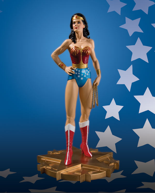 LYNDA CARTER AS WONDER WOMAN STATUE