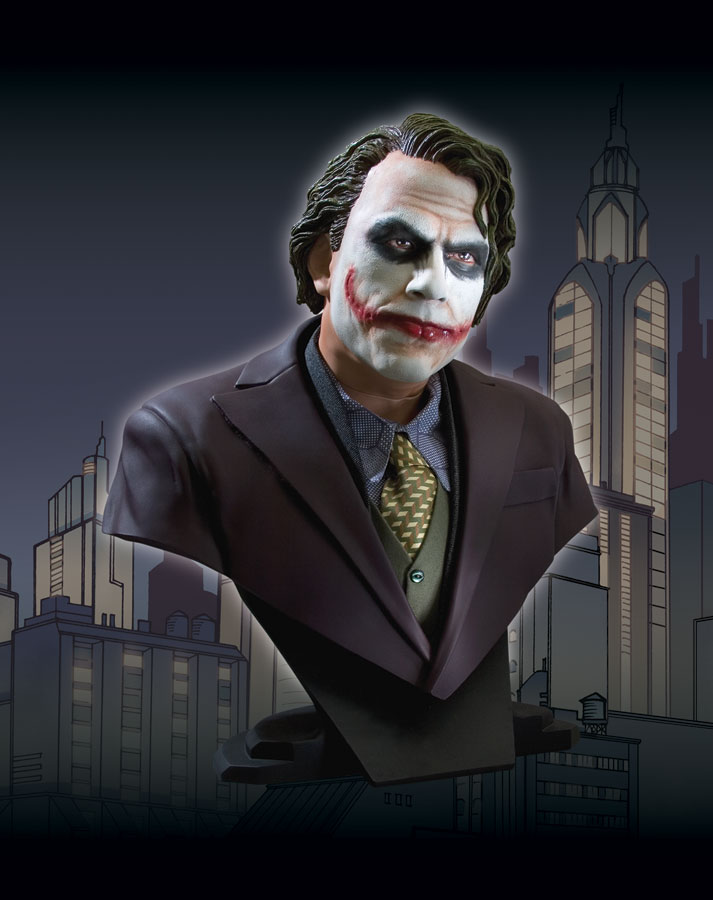 THE DARK KNIGHT: THE JOKER 1:2 SCALE BUST