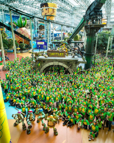 836 Teenage Mutant Ninja Turtles Fans Invade Nickelodeon Universe to Break the GUINNESS WORLD RECORDS Largest Gathering of Ninja Turtles