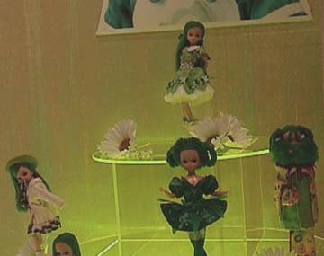 takaragirls6.jpg - 11909 Bytes