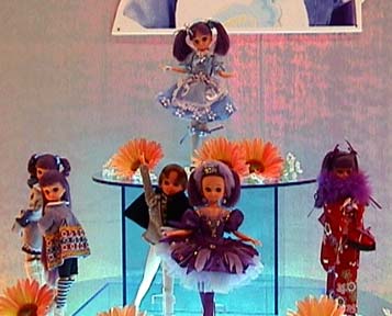 takaragirls8.jpg - 19950 Bytes