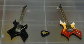 guitars3.jpg - 5210 Bytes