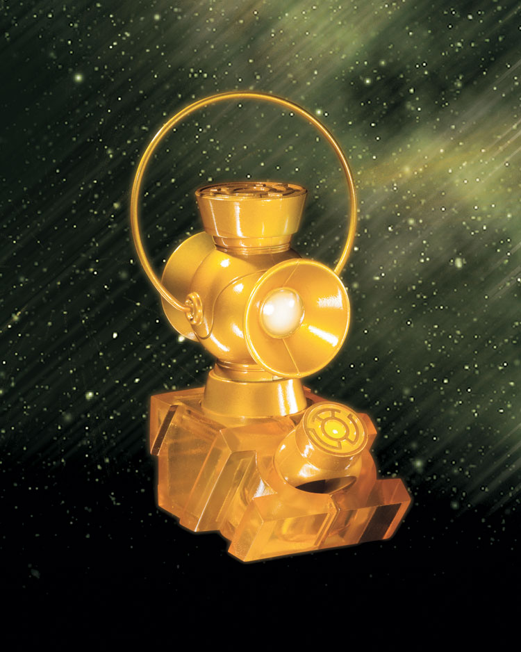 BLACKEST NIGHT: YELLOW LANTERN 1:4 SCALE POWER BATTERY AND RING PROP REPLICA SET