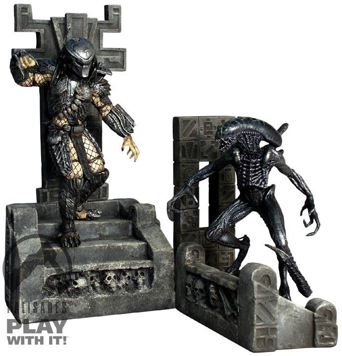 Palisades Aliens vs Predator Statues