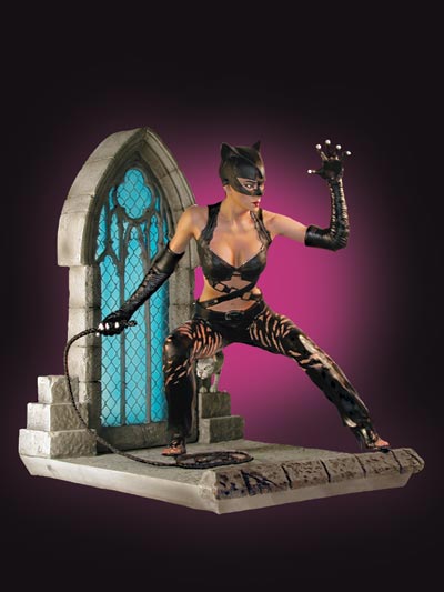 CATWOMAN MOVIE STATUE: HALLE BERRY AS CATWOMAN