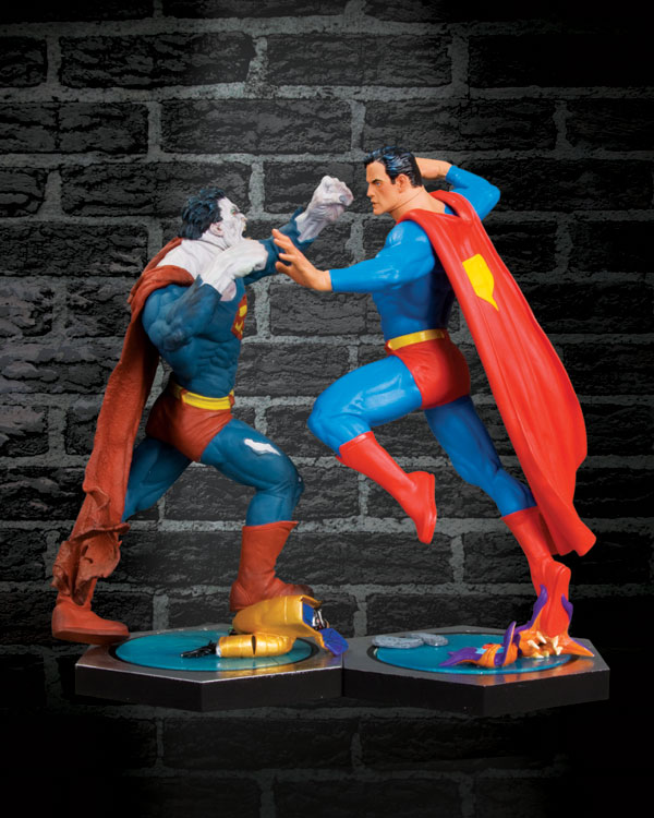 ULTIMATE SHOWDOWN: SUPERMAN VS. BIZARRO STATUE SET